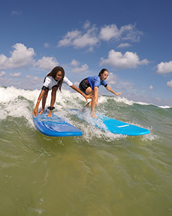 Stage de surf famille nombreusede l'école française de surf sharkpool à Labenne - cours de surf à Labenne
